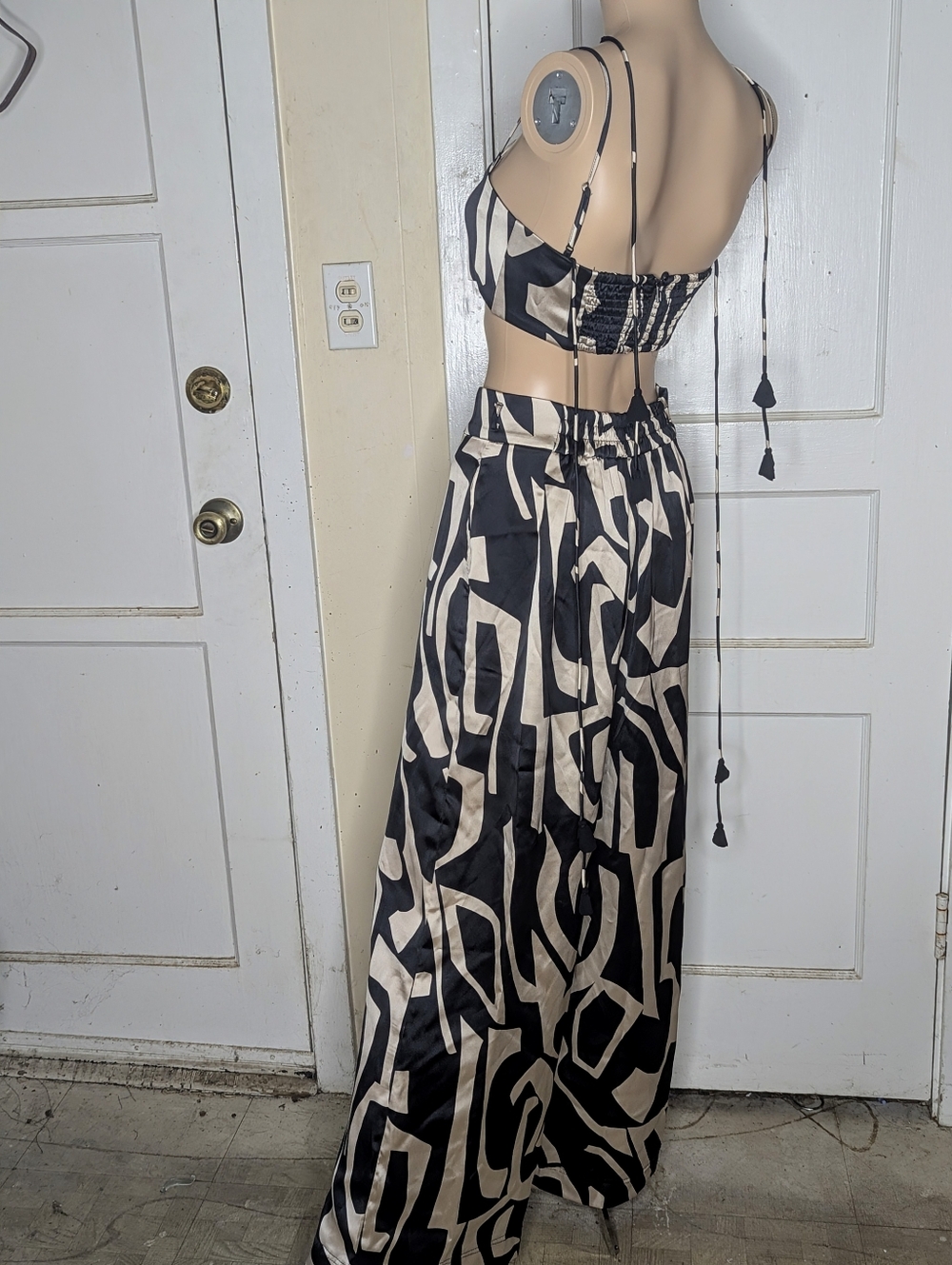 House Of Harlow 1960 Satin Geometric Print Two-Piece Pant Set Size Small - Picture 6 of 12